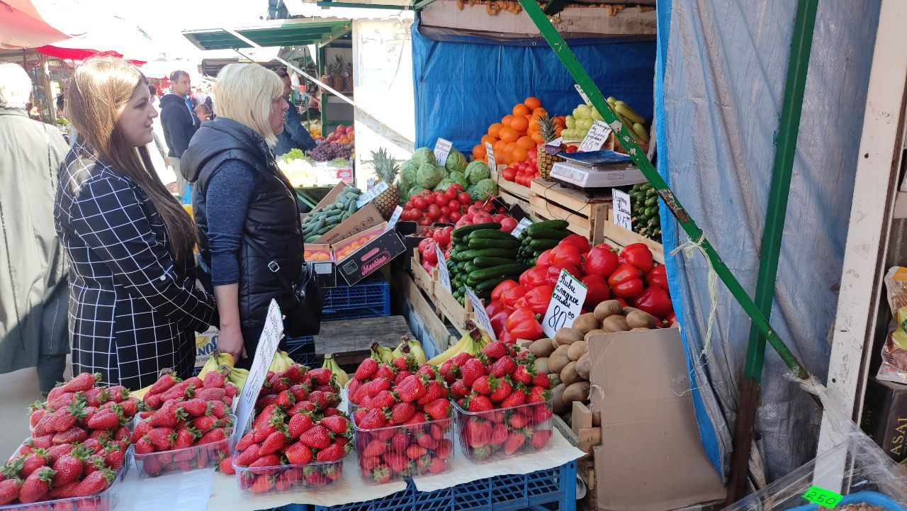 Новини Вінниці - фото з Що по чому? Дізналися, яка ціна на сезонні овочі та фрукти на ринку «Привокзальний»