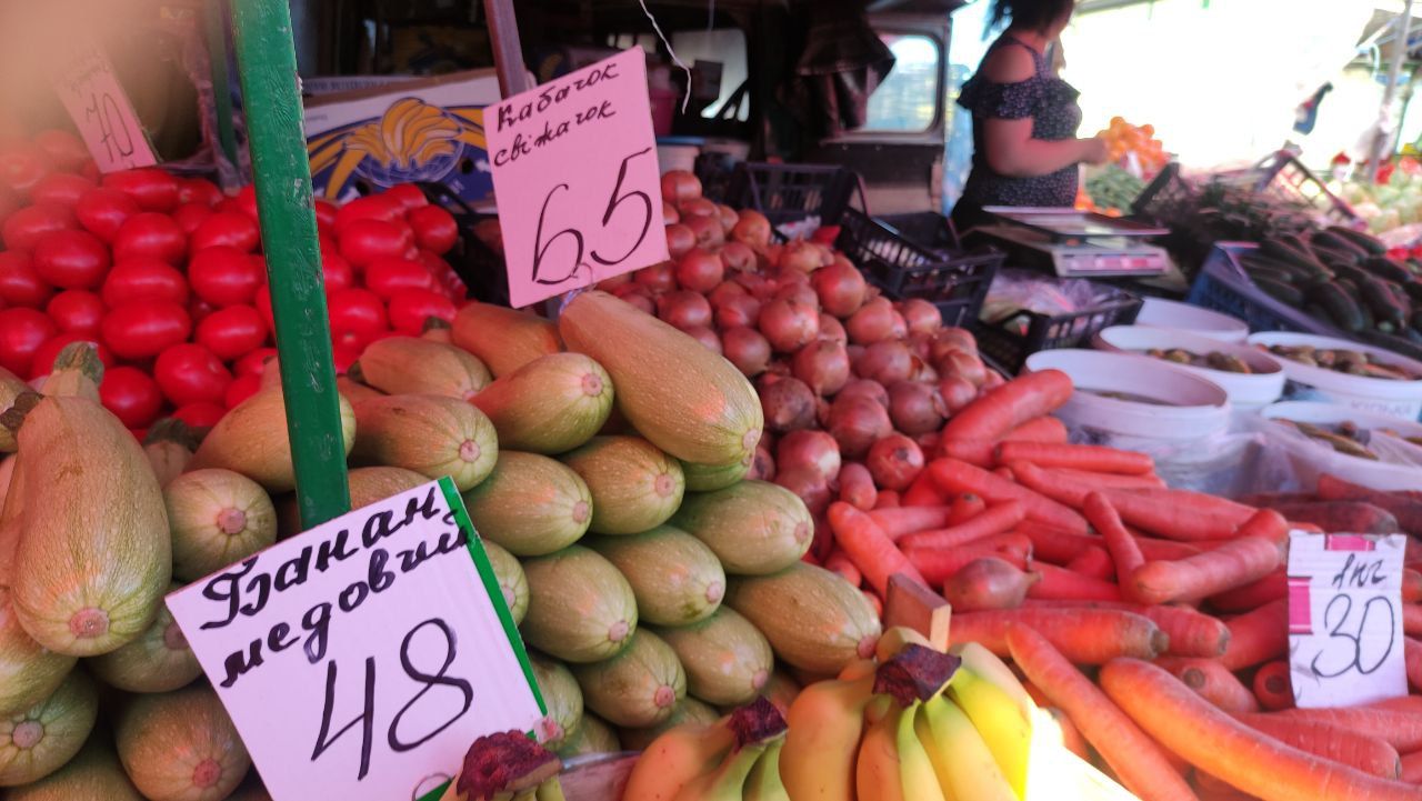 Новини Вінниці - фото з Що по чому? Дізналися, яка ціна на сезонні овочі та фрукти на ринку «Привокзальний»
