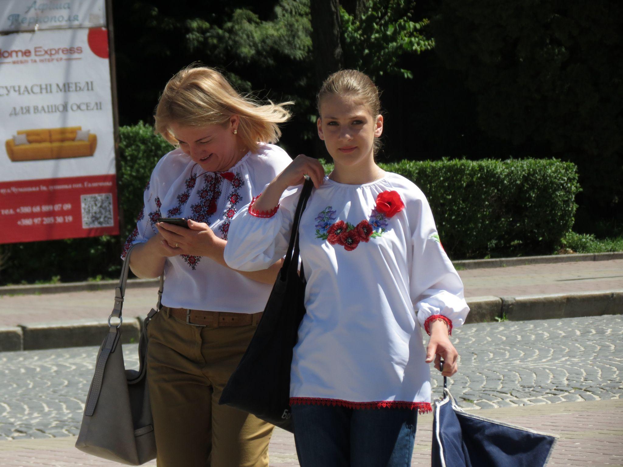 Новини Тернополя - фото з Які вишиванки одягнули тернополяни на свято? Шукайте себе та друзів на фото (РЕПОРТАЖ)