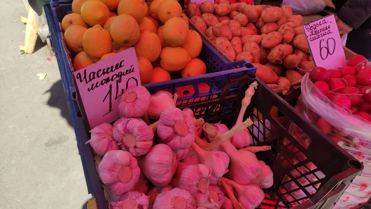 Новини Вінниці - фото з Що по чому? Дізналися, яка ціна на сезонні овочі та фрукти на ринку «Привокзальний»