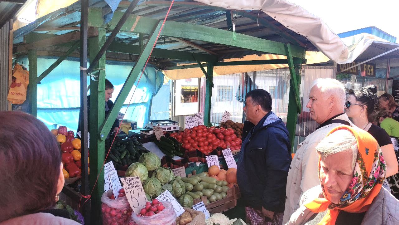 Новини Вінниці - фото з Що по чому? Дізналися, яка ціна на сезонні овочі та фрукти на ринку «Привокзальний»