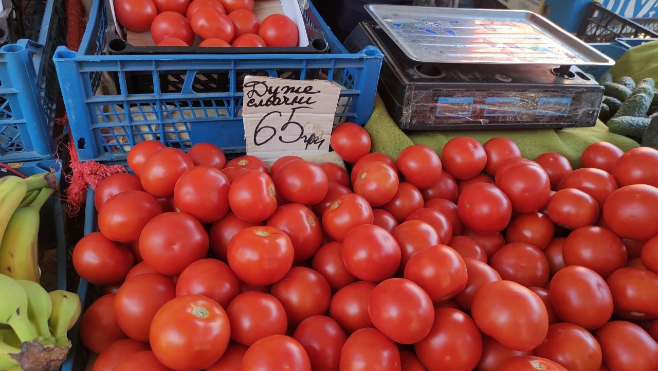 Новини Вінниці - фото з Що по чому? Дізналися, яка ціна на сезонні овочі та фрукти на ринку «Привокзальний»