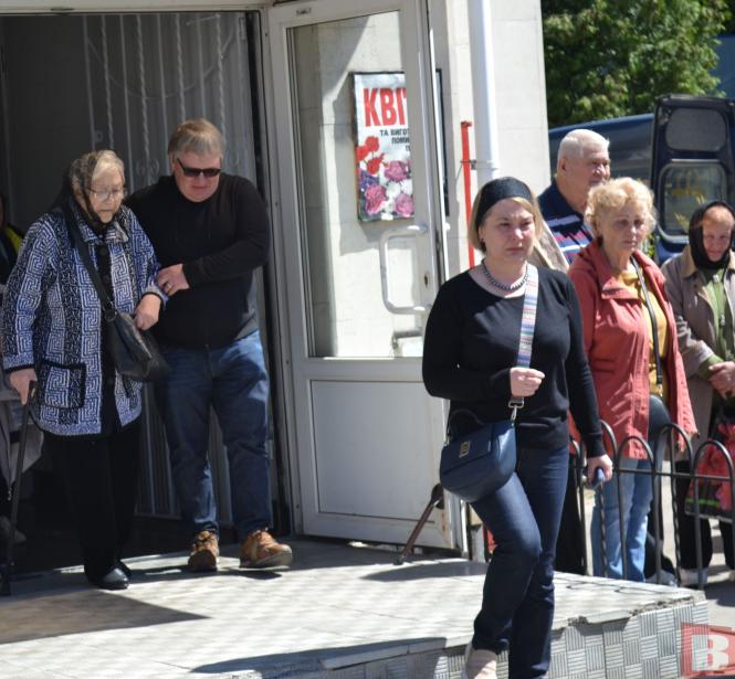 Новини Хмельницького - фото з “Він - наша гордість”. Хмельницький попрощався з воїном Олексієм Лопатіним