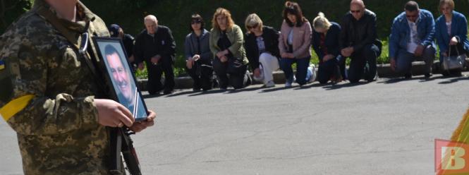 Новини Хмельницького - фото з “Він - наша гордість”. Хмельницький попрощався з воїном Олексієм Лопатіним