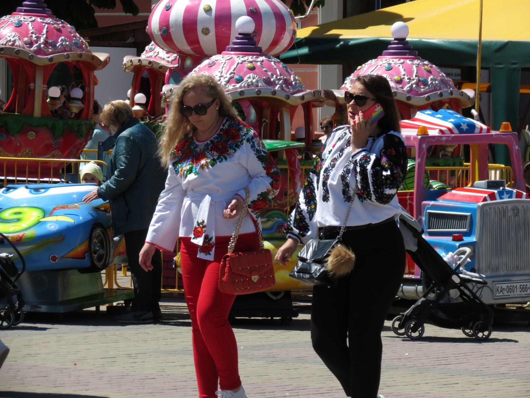 Новини Тернополя - фото з Які вишиванки одягнули тернополяни на свято? Шукайте себе та друзів на фото (РЕПОРТАЖ)