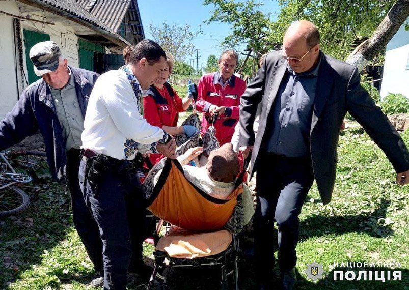 Новини Хмельницького - фото з На Хмельниччині поліцейські врятували життя прикутій до ліжка пенсіонерці (ФОТО)