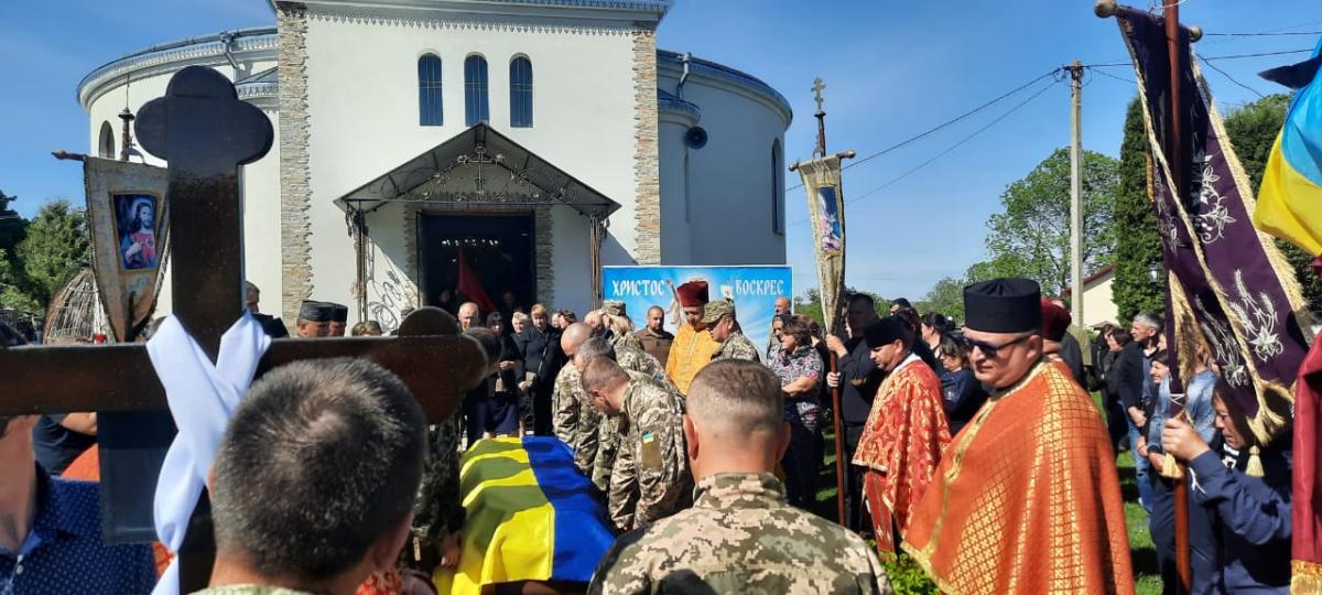 Новини Тернополя - фото з Єдиний син у батьків загинув на війні. На Тернопільщині прощаються з Олександром Саєцьким