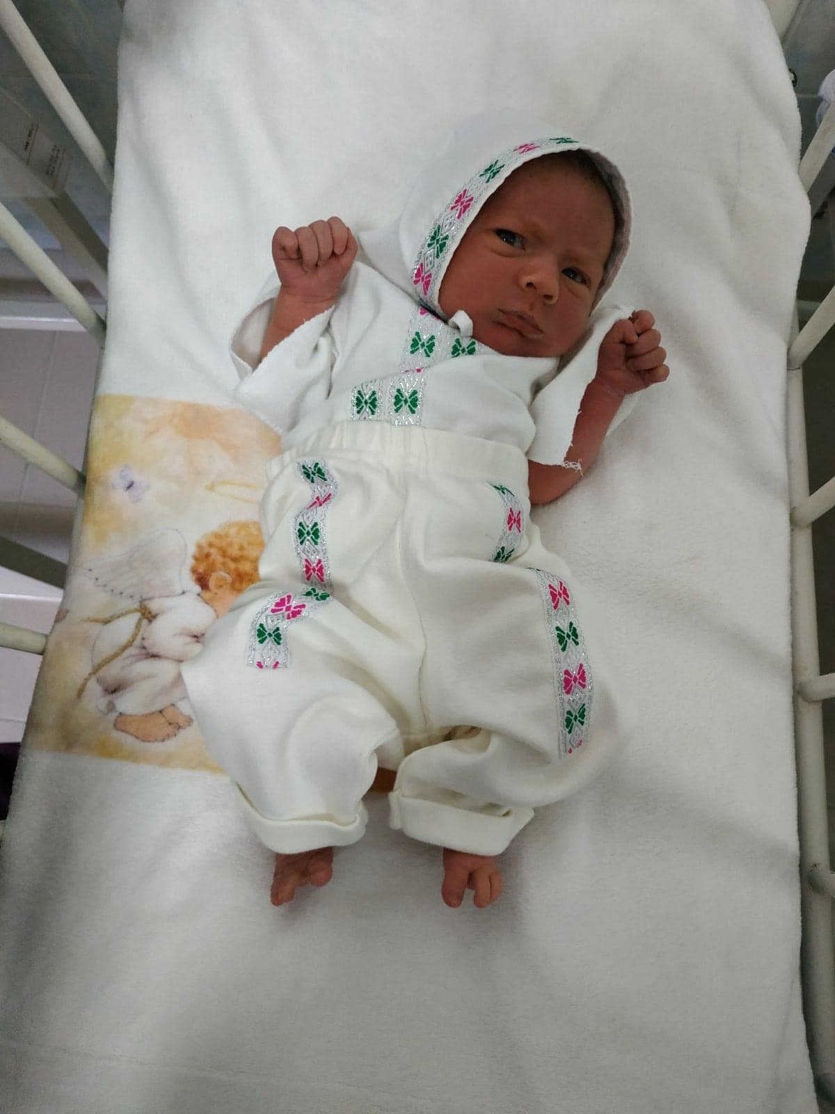 Новини Тернополя - фото з Фото дня: немовлята Тернопільщини отримали свою першу вишиванку