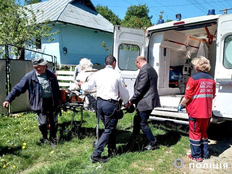 Новини Хмельницького - фото з На Хмельниччині поліцейські врятували життя прикутій до ліжка пенсіонерці (ФОТО)