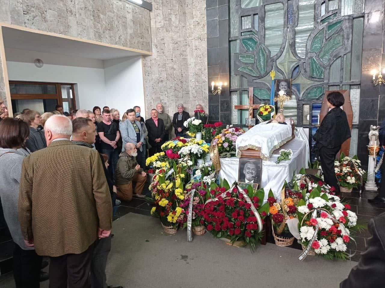 Новини Тернополя - фото з Тернопіль прощається зі знаним поетом та культурним діячем Олексадром Смиком