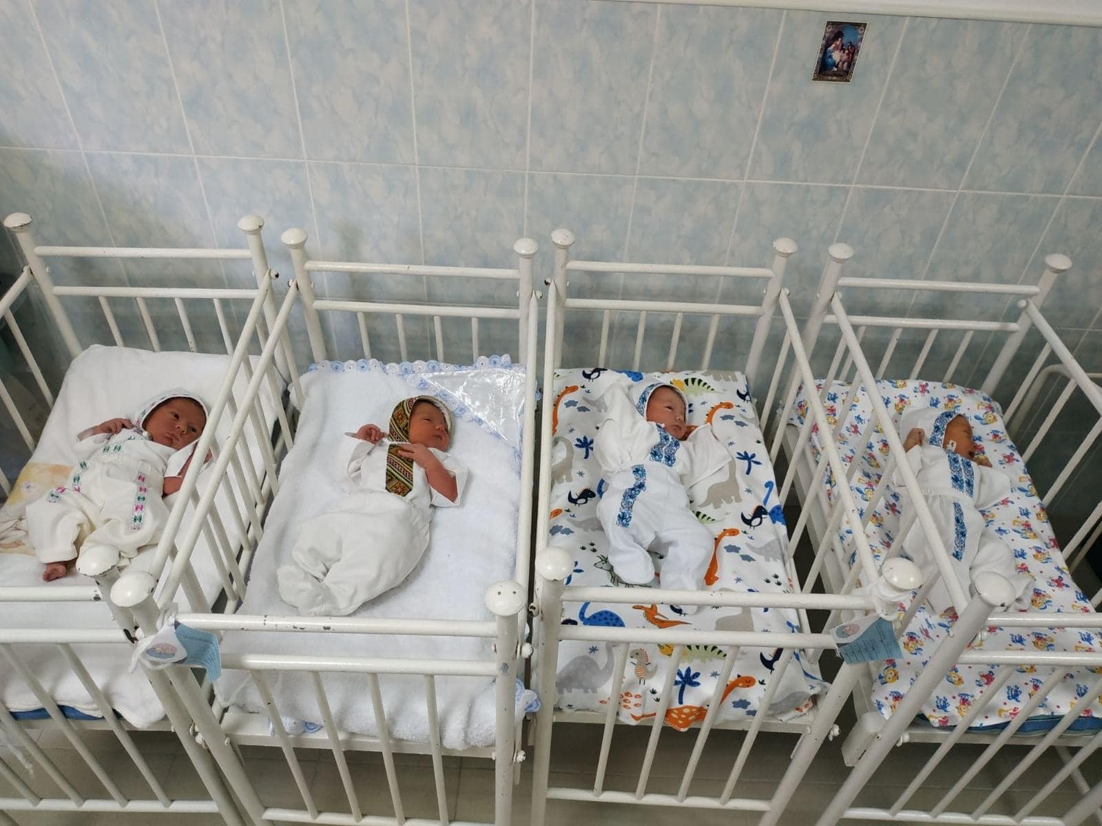 Новини Тернополя - фото з Фото дня: немовлята Тернопільщини отримали свою першу вишиванку