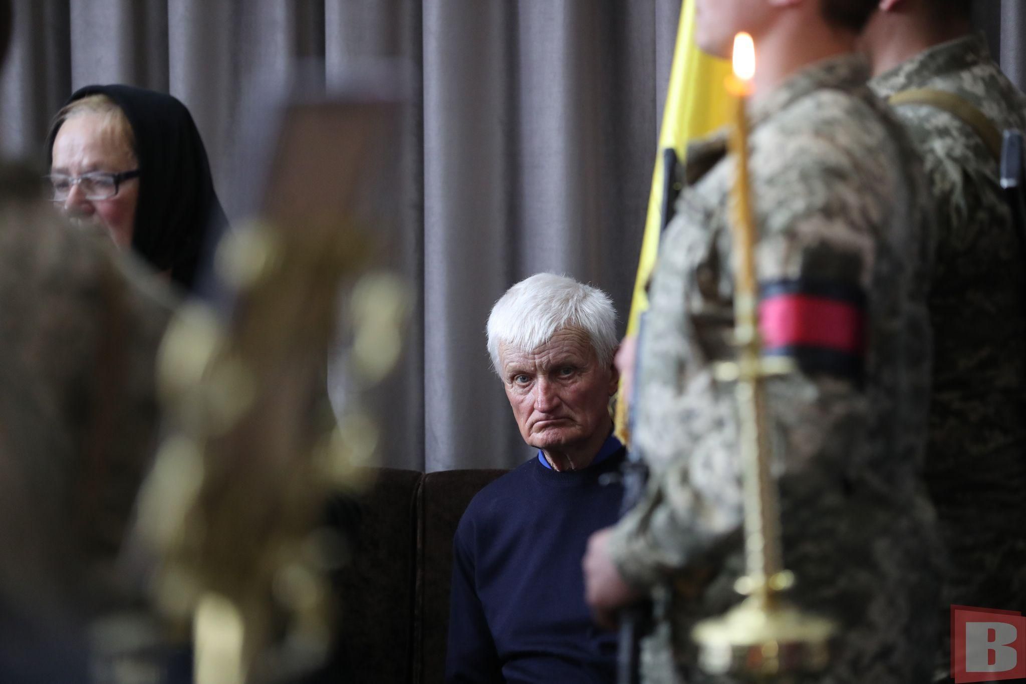 Новини Хмельницького - фото з «Як дітям рости без батька?» У Хмельницькому попрощалися з військовим Миколою Глєбічевим (ФОТО)