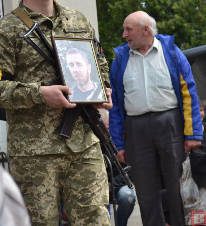 Новини Хмельницького - фото з “Всі хлопці за ним тягнулись”. Хмельницький провів у вічність 49-річного Ігоря Кузя