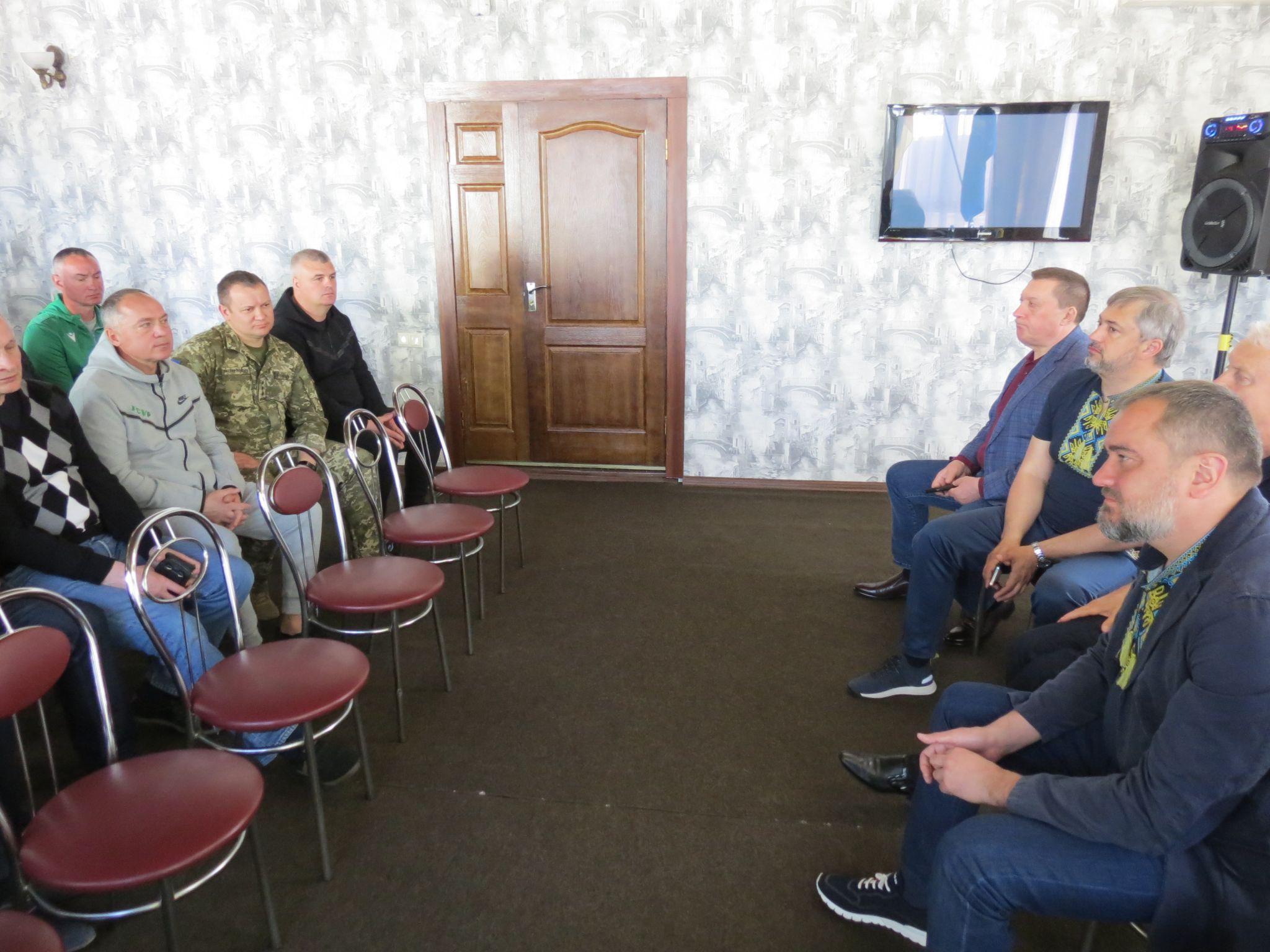 Новини Вінниці - фото з Президент АФУ, який завітав до Вінниці, підтримав план побудови у нашому місті сучасного стадіону