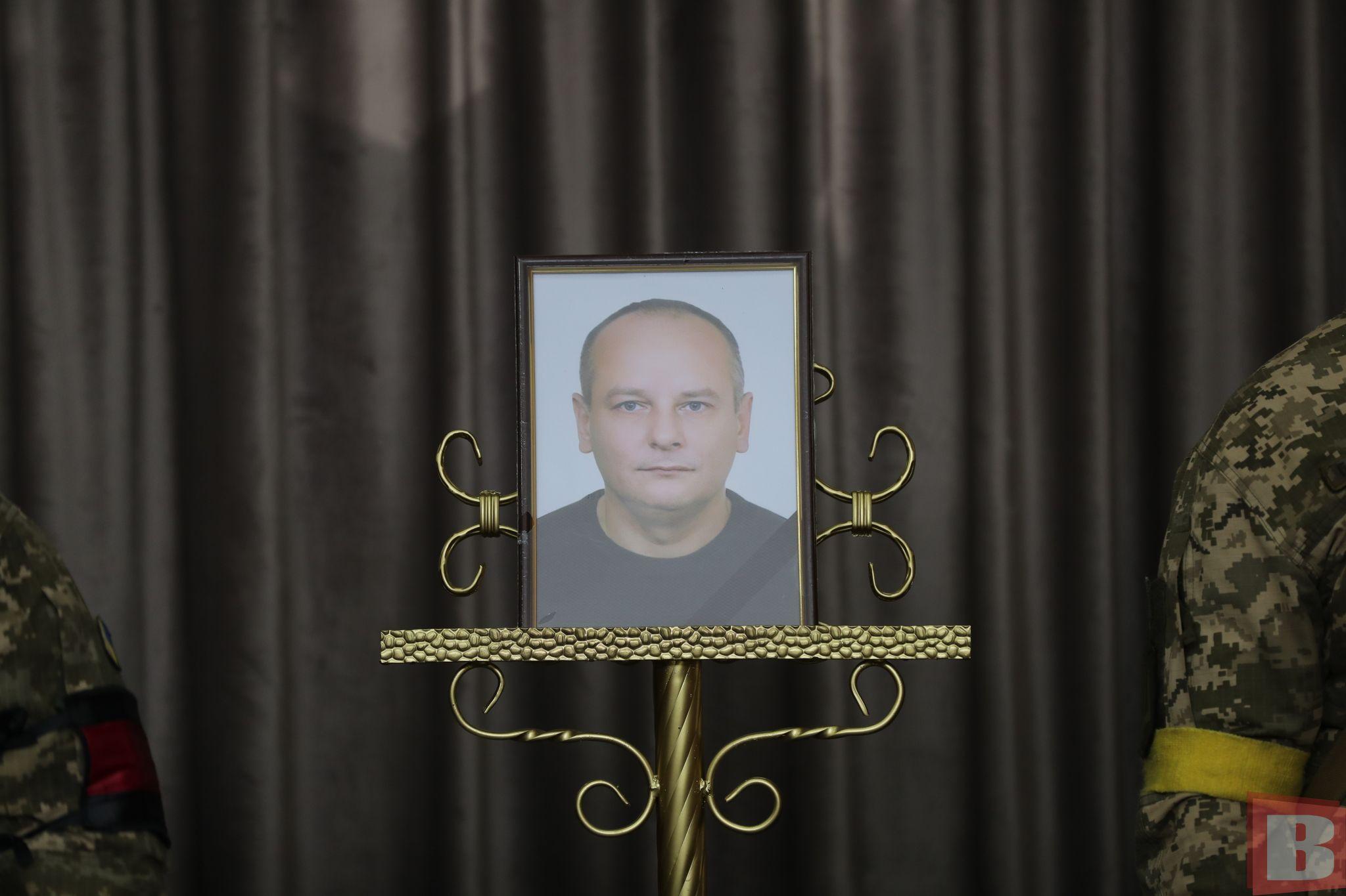 Новини Хмельницького - фото з «Як дітям рости без батька?» У Хмельницькому попрощалися з військовим Миколою Глєбічевим (ФОТО)