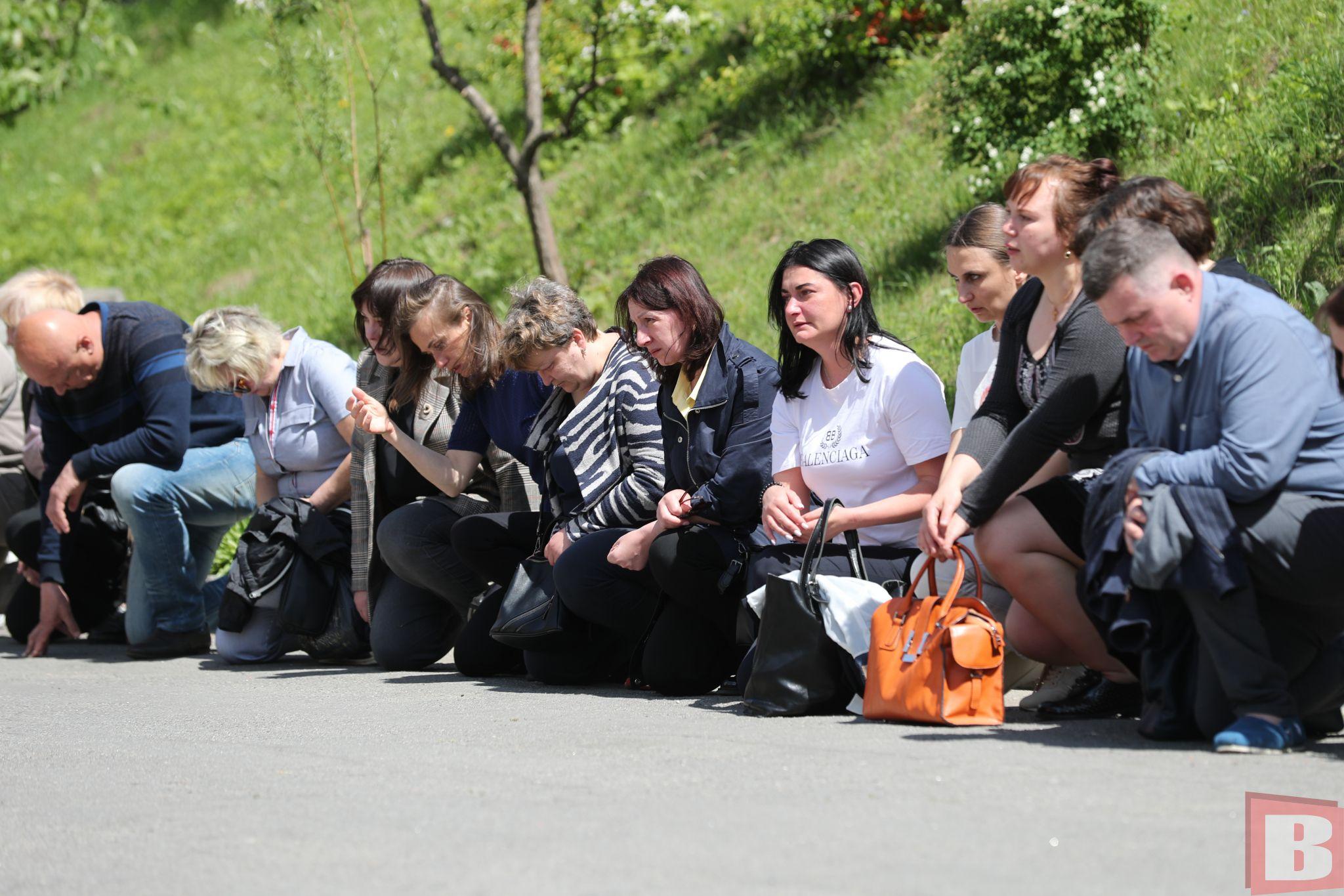 Новини Хмельницького - фото з «Як дітям рости без батька?» У Хмельницькому попрощалися з військовим Миколою Глєбічевим (ФОТО)