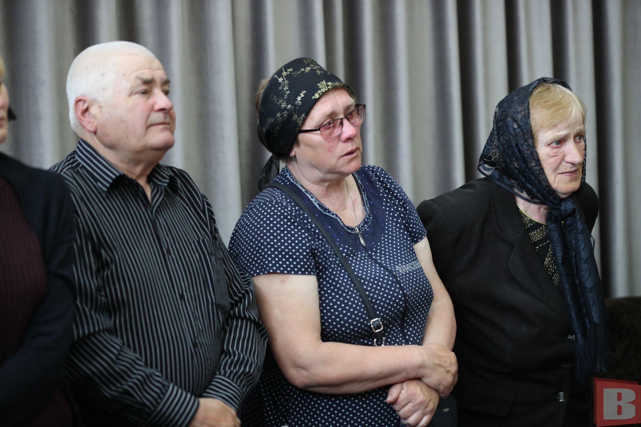 Новини Хмельницького - фото з «Як дітям рости без батька?» У Хмельницькому попрощалися з військовим Миколою Глєбічевим (ФОТО)