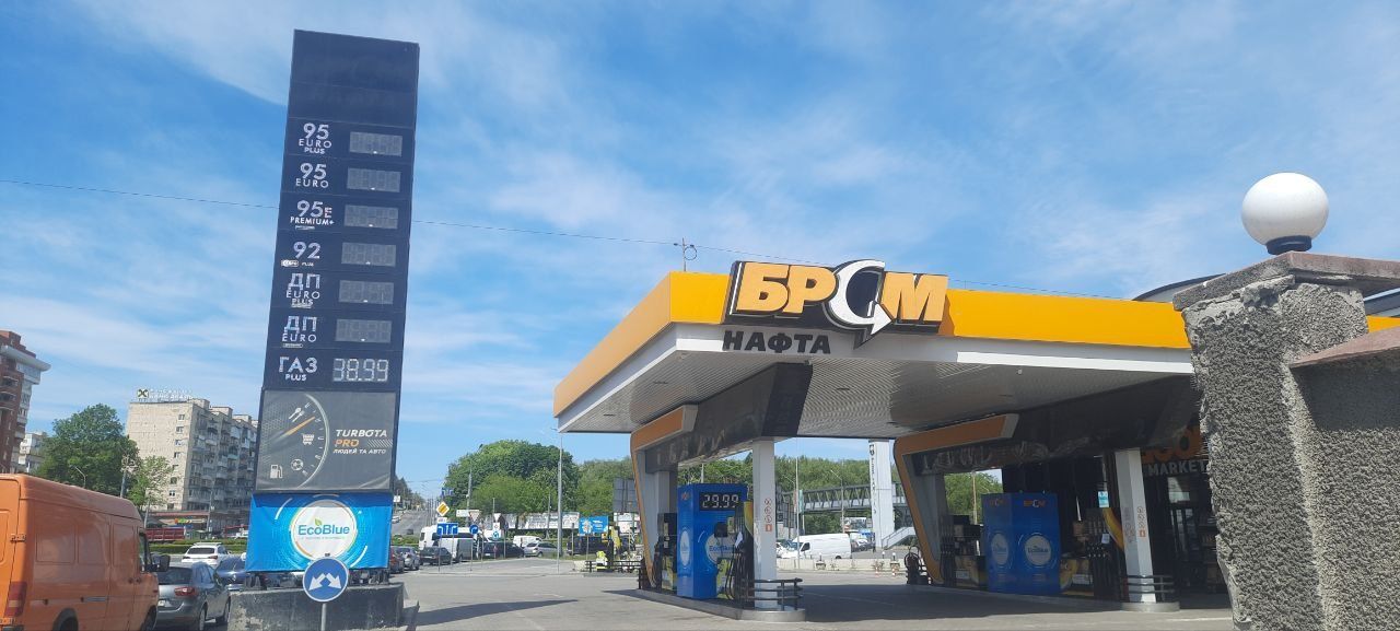 Новини Тернополя - фото з Ціни виросли, а бензину більше не стало. Чи реально знайти пальне у Тернополі — ми перевірили