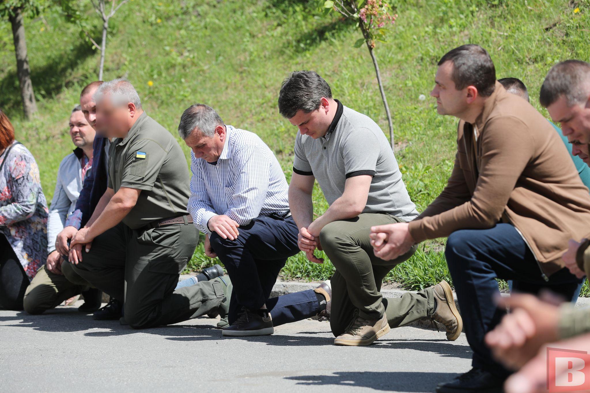 Новини Хмельницького - фото з «Як дітям рости без батька?» У Хмельницькому попрощалися з військовим Миколою Глєбічевим (ФОТО)