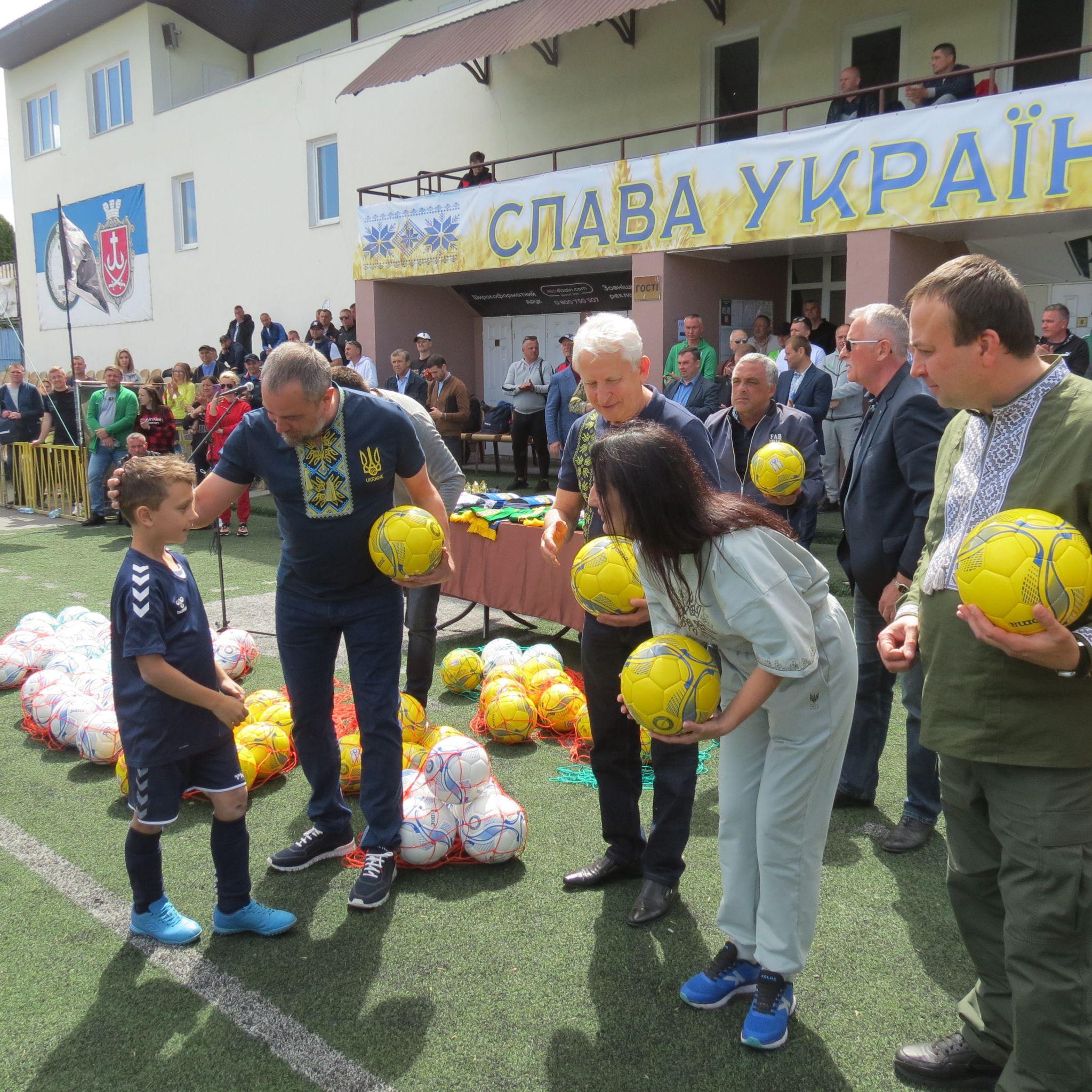 Новини Вінниці - фото з Президент АФУ, який завітав до Вінниці, підтримав план побудови у нашому місті сучасного стадіону