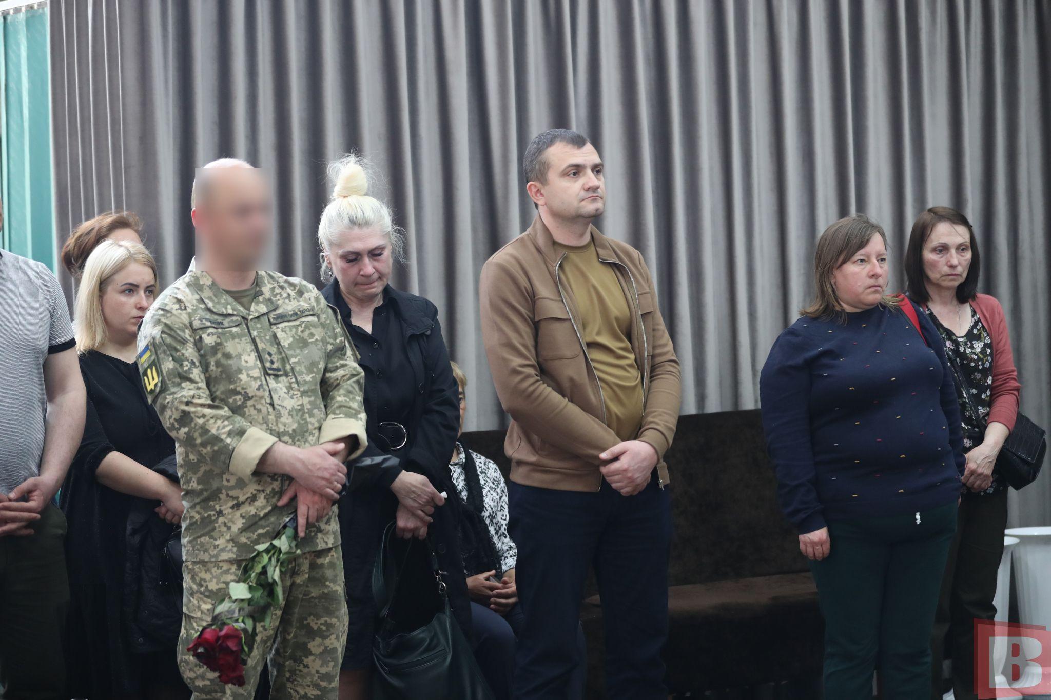 Новини Хмельницького - фото з «Як дітям рости без батька?» У Хмельницькому попрощалися з військовим Миколою Глєбічевим (ФОТО)