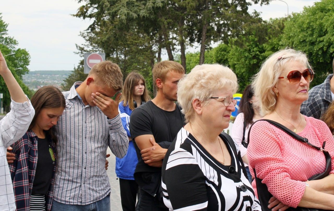 Новини Хмельницького - фото з У Кам’янці відкрили стелу на честь Міст-Героїв України