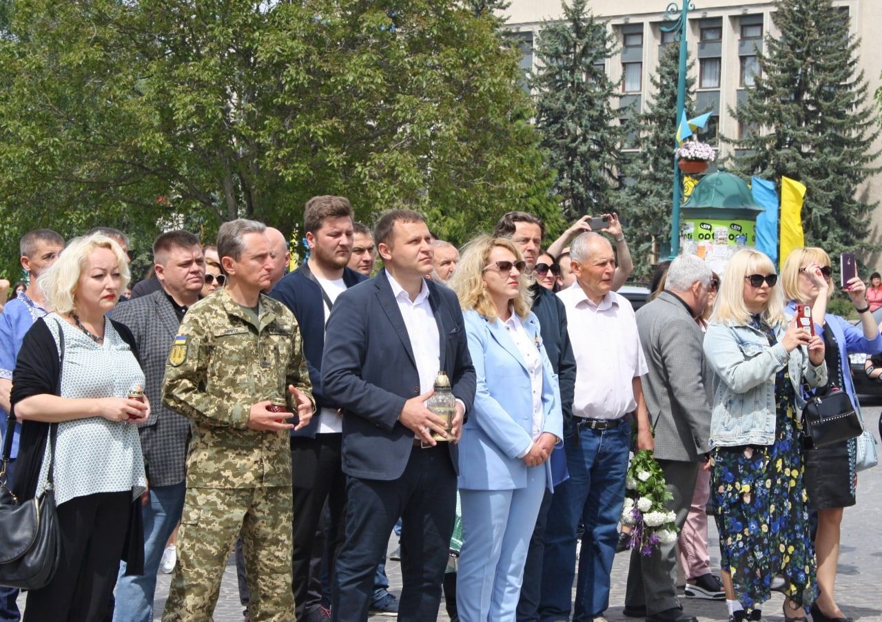 Новини Хмельницького - фото з У Кам’янці відкрили стелу на честь Міст-Героїв України