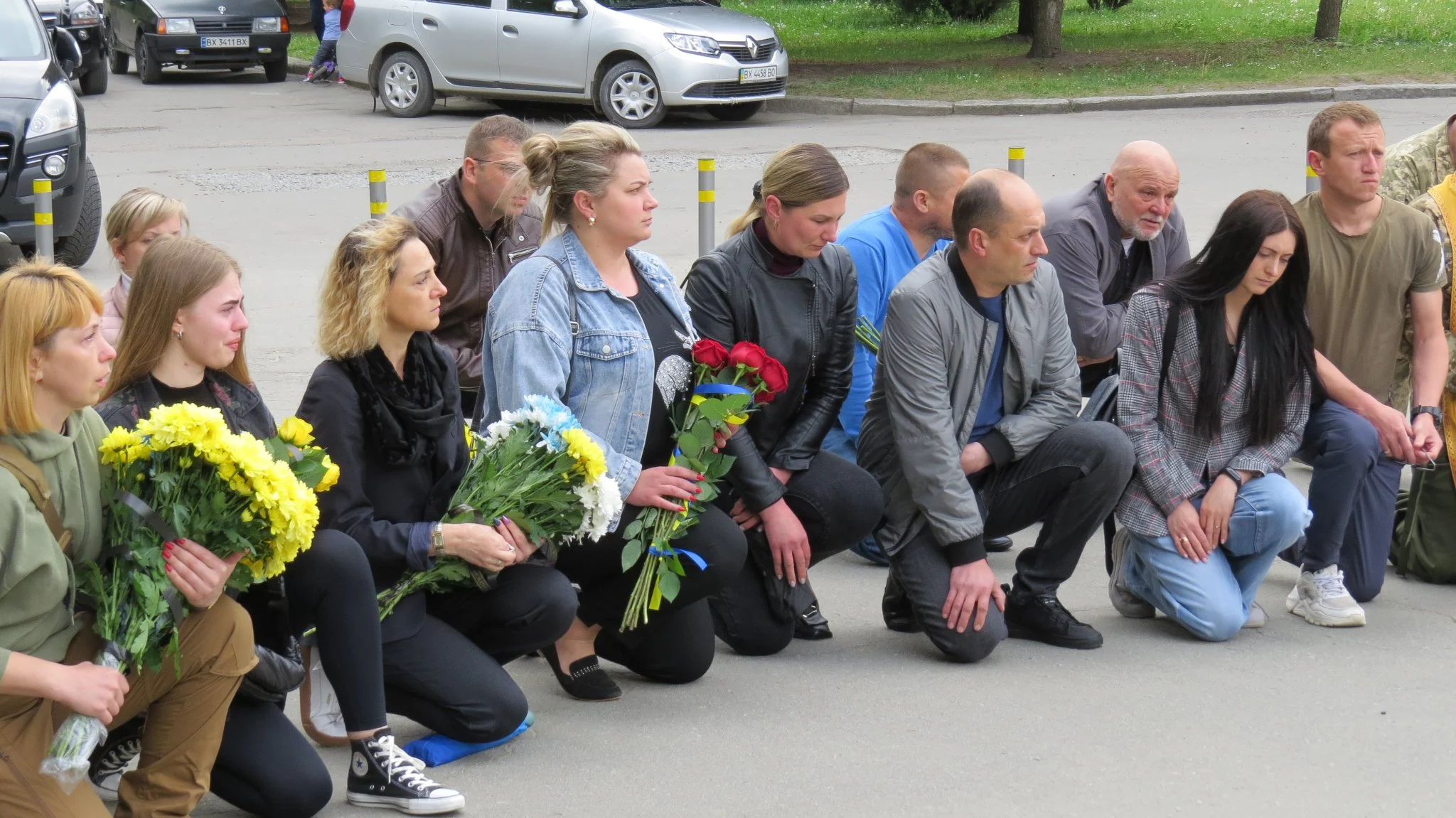 Новини Хмельницького - фото з “Я йду, мамо, захищати вас”: на Хмельниччині попрощалися із трьома полеглими Героями