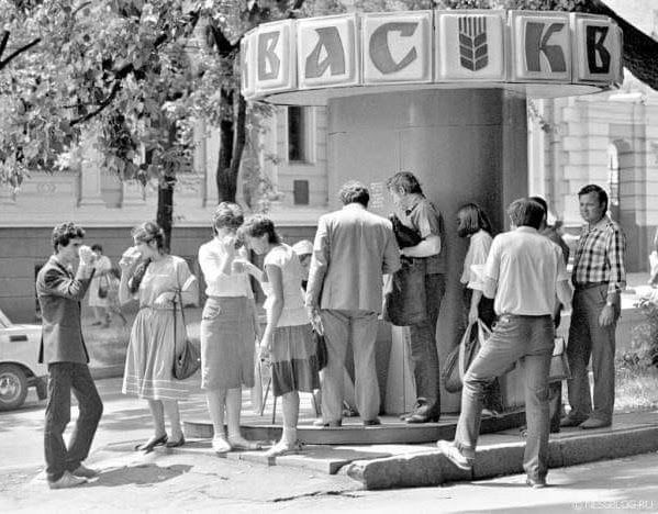 Новини Тернополя - фото з У Тернополі збереглась бочка, у якій раніше продавали квас. Як думаєте, чи потрібно її забрати?