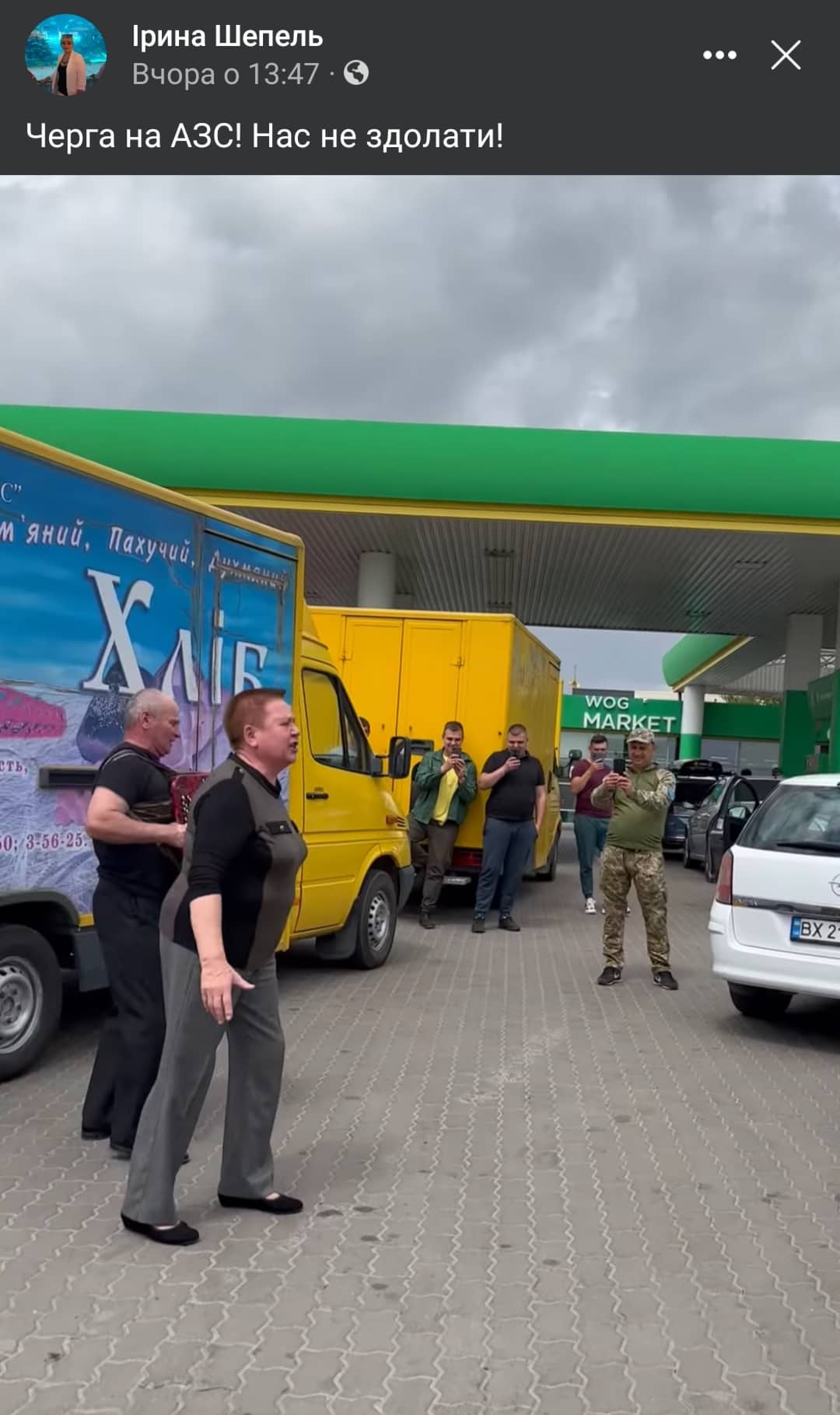 Новини Хмельницького - фото з На Хмельниччині влаштували імпровізований концерт у черзі до АЗС
