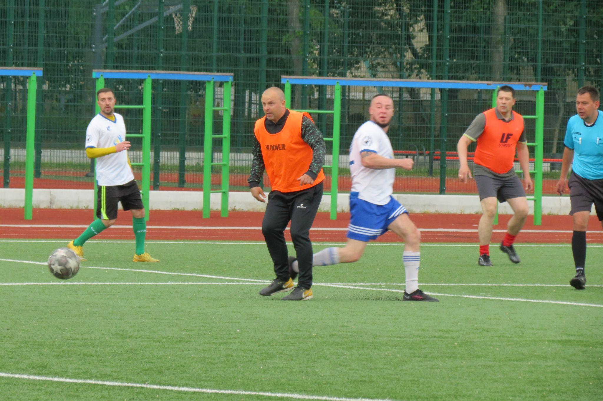 Новини Вінниці - фото з «Нива» проти «Світанку». У щорічному дербі ветеранів футболу міста збирали кошти для ЗСУ