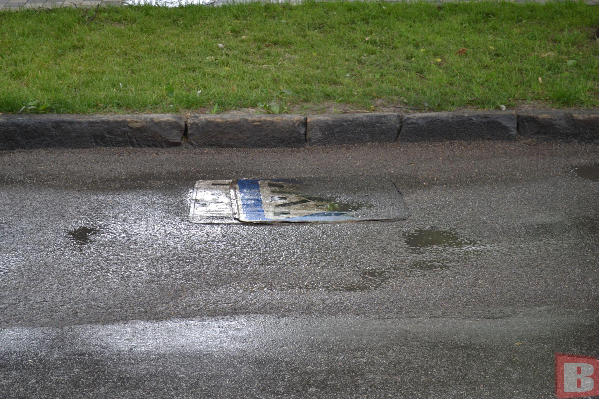 Новини Хмельницького - фото з Знаки на асфальті та скарги хмельничан. У місті почали ремонт доріг струменевим методом (ФОТО)