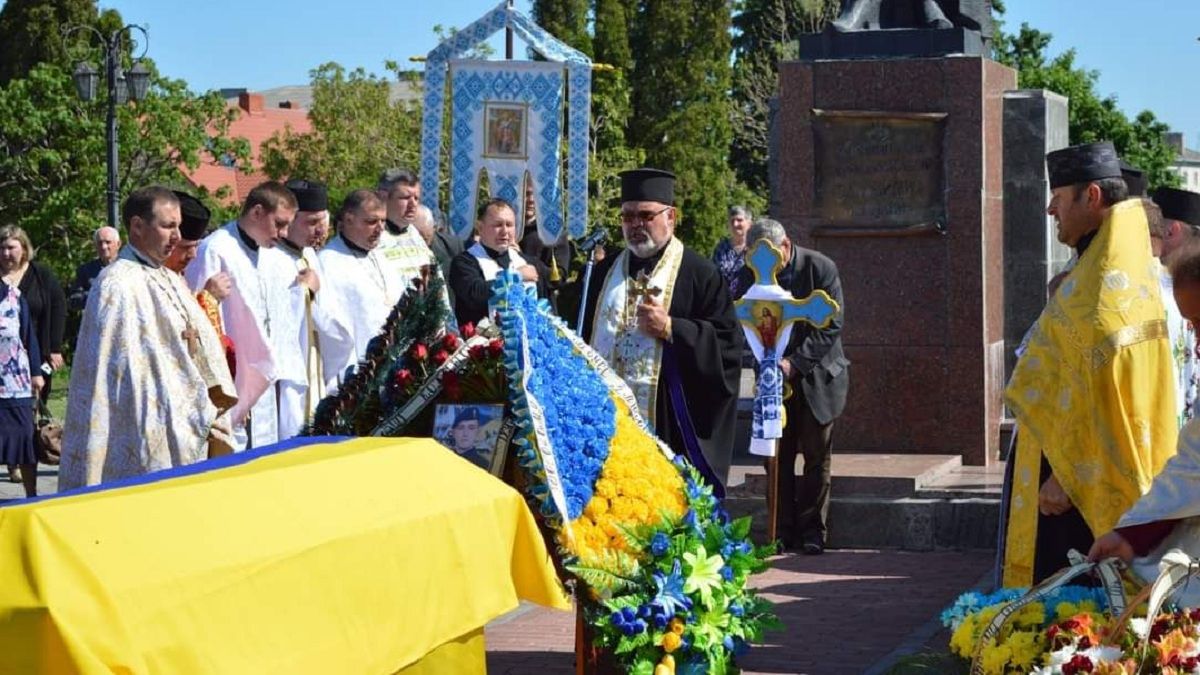 Новини Тернополя - фото з П'ятимісячний Ярчик ніколи не побачить свого тата-Героя. Тернопільщина прощається з Дмитром Головком