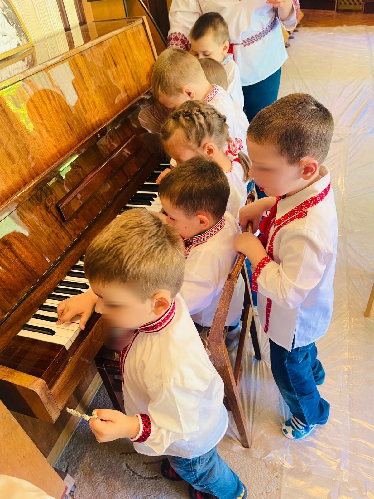 Новини Тернополя - фото з Ховалися і накривали голову ручками. Як вихованці дитбудинку зі столиці знайшли прихисток у Тернополі