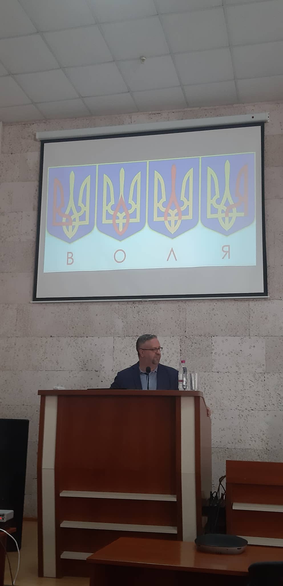 Новини Хмельницького - фото з Камінчики на щастя з Колорадо: в Хмельницькому триває міжнародна конференція з психотерапії (ФОТО)