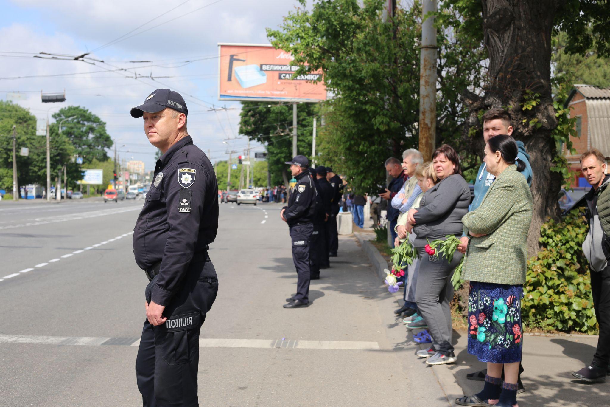 Новини Вінниці - фото з Тисячі вінничан зустріли загиблих Героїв КОРДу коридором вшанування