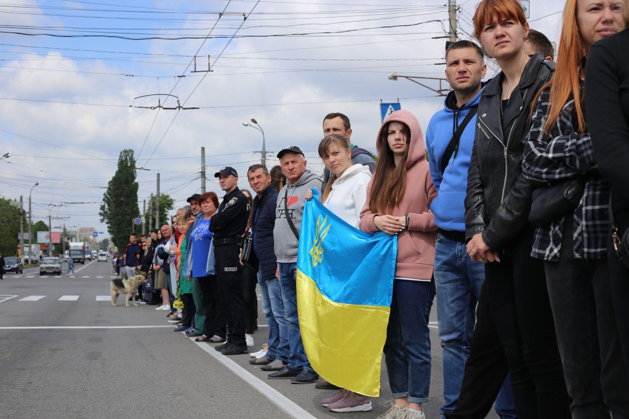 Новини Вінниці - фото з Тисячі вінничан зустріли загиблих Героїв КОРДу коридором вшанування
