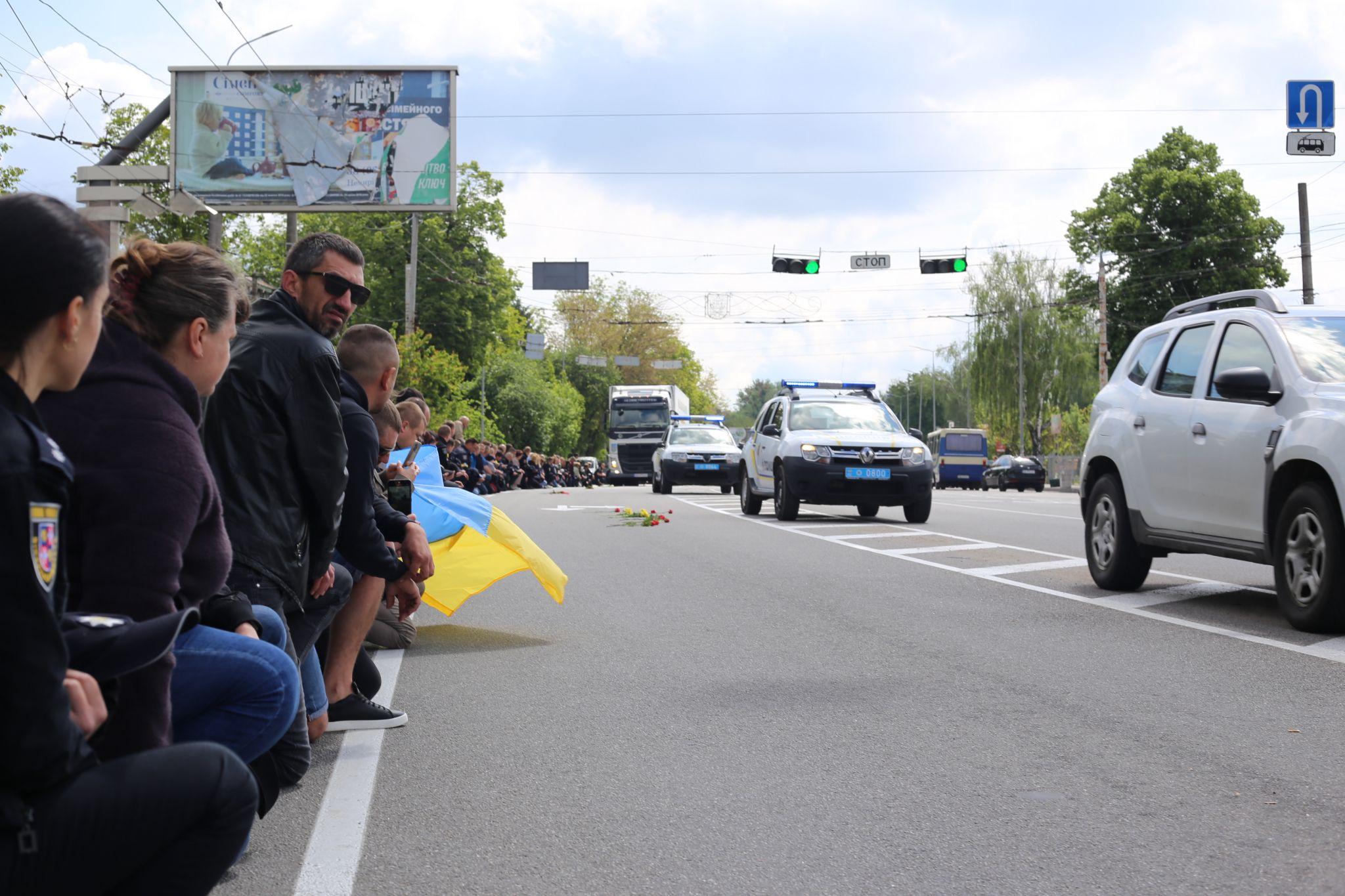 Новини Вінниці - фото з Тисячі вінничан зустріли загиблих Героїв КОРДу коридором вшанування
