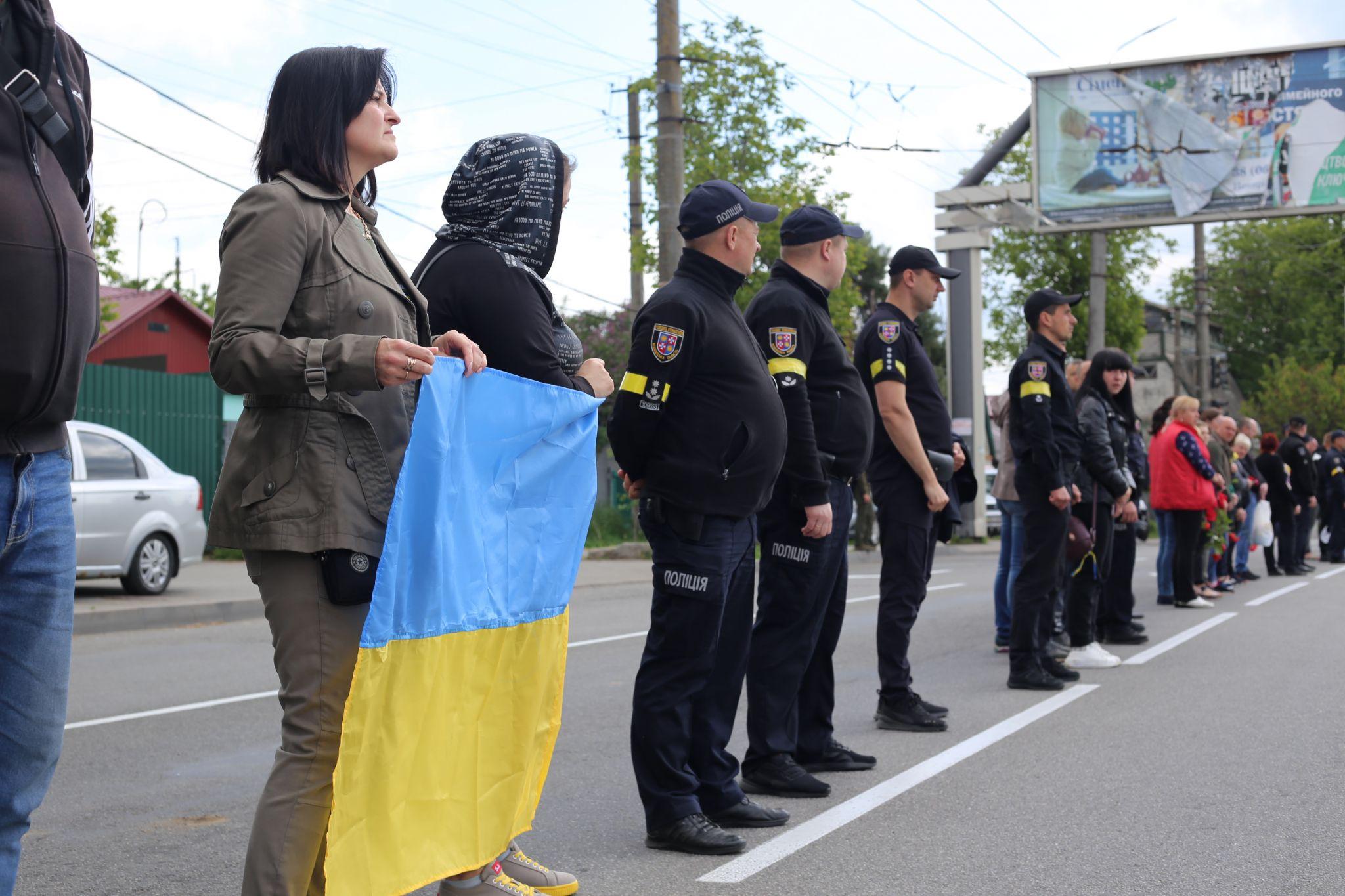 Новини Вінниці - фото з Тисячі вінничан зустріли загиблих Героїв КОРДу коридором вшанування