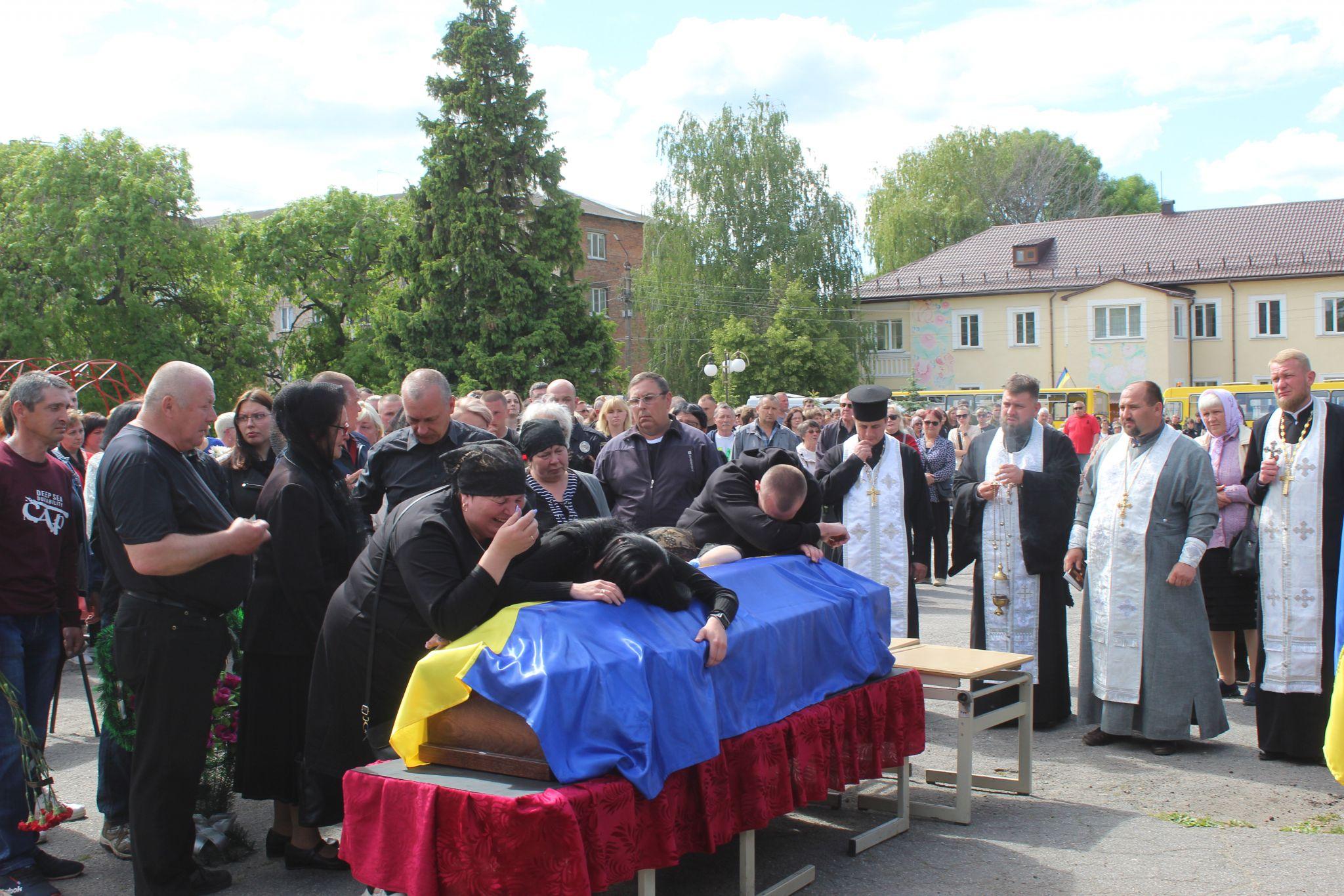 Новини Козятина - фото з Він мріяв працювати в ДБР та все перекреслив підступний ворог. Репортаж з мітингу пам’яті Артура Турляка