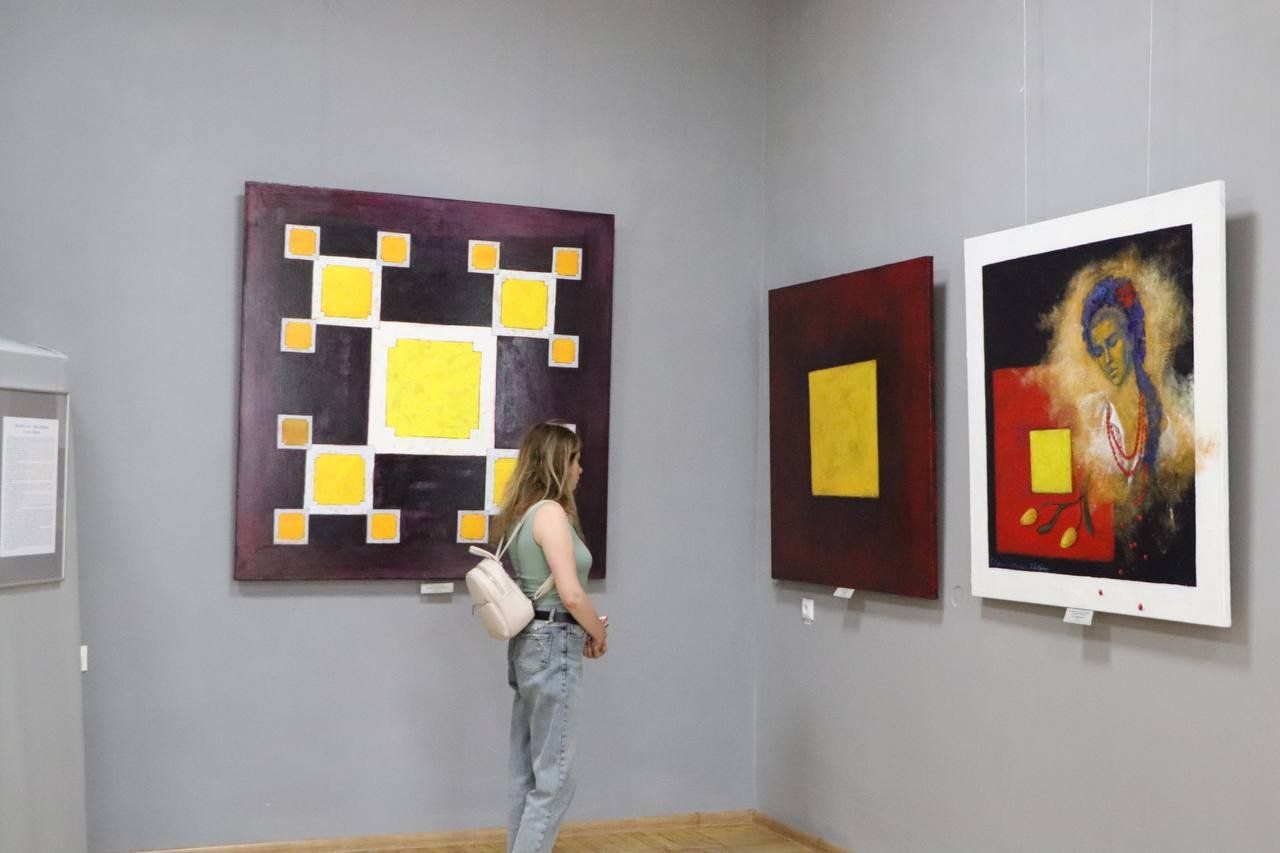 Новини Вінниці - фото з Запрошує навіть тих, з ким «побив горшки». Володимир Козюк відкрив виставки до 50-річного ювілею