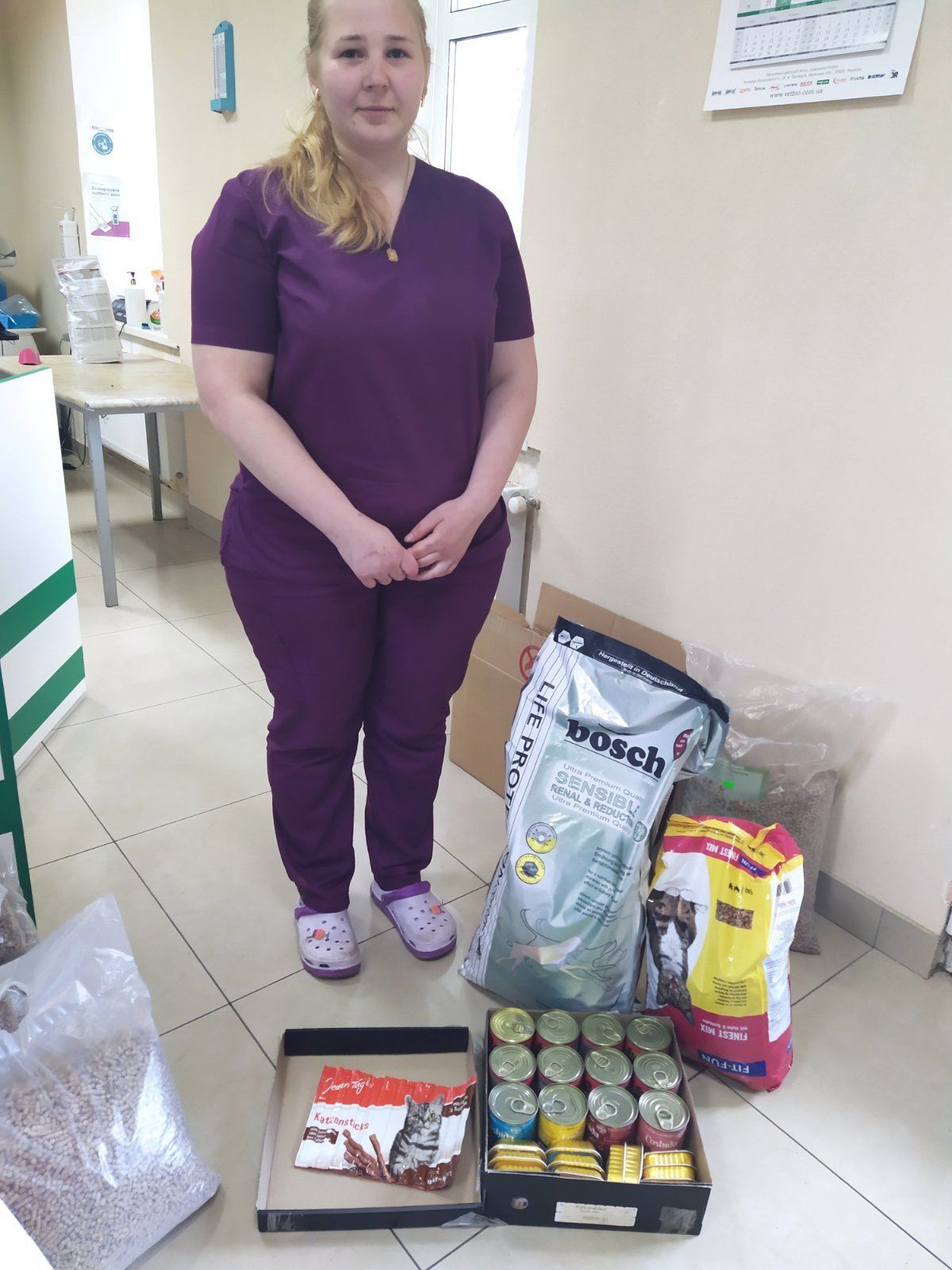 Новини Козятина - фото з Сухий корм та консерви: волонтери та ветлікарня «Матроскін&со» передала нашій громаді допомогу