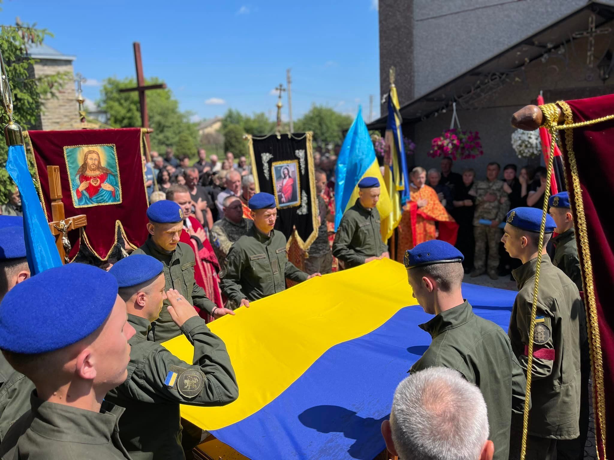 Новини Тернополя - фото з На Тернопільщині попрощалися з військовим Святославом Струсом