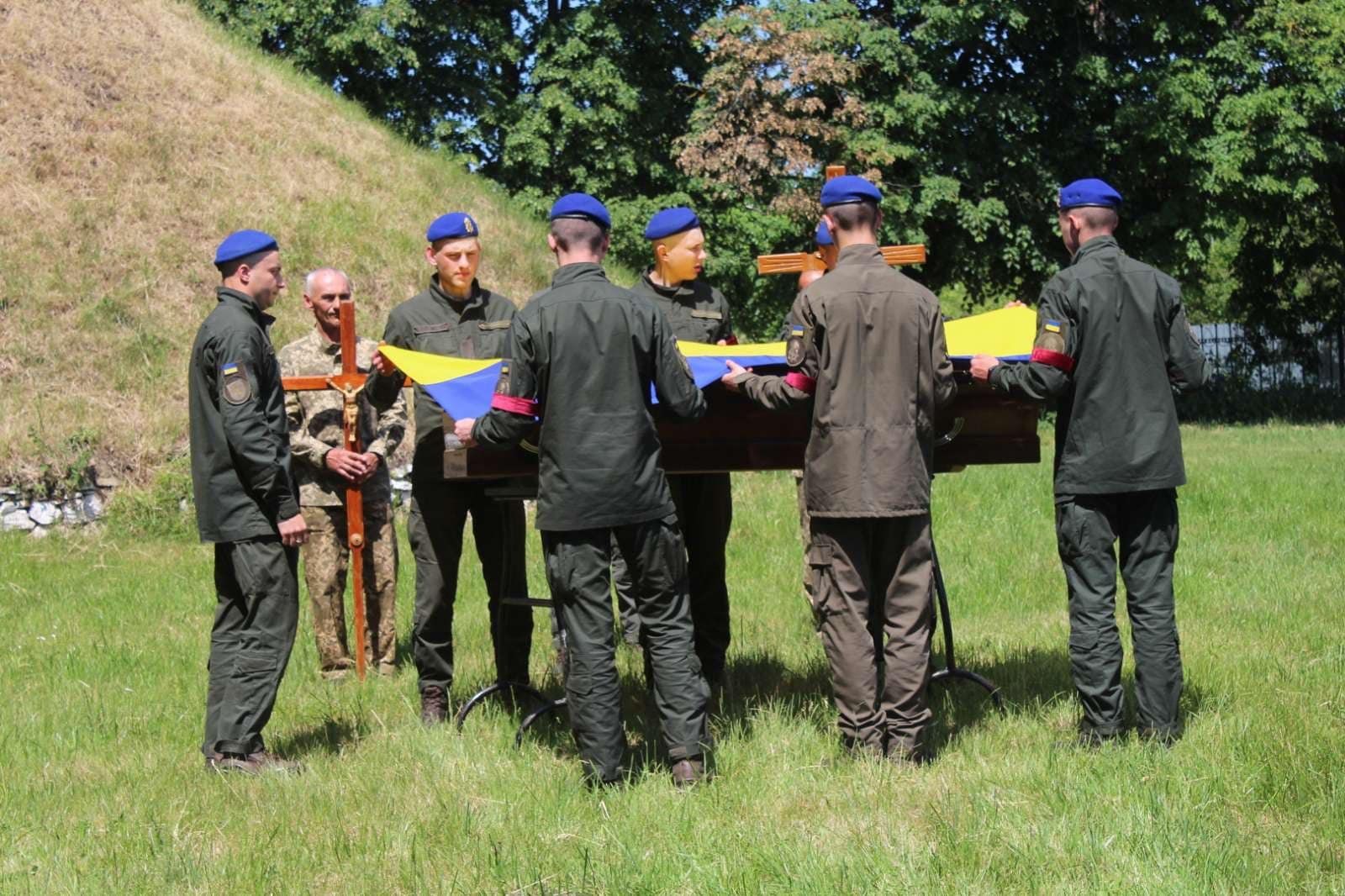Новини Тернополя - фото з На Тернопільщині попрощалися з військовим Святославом Струсом