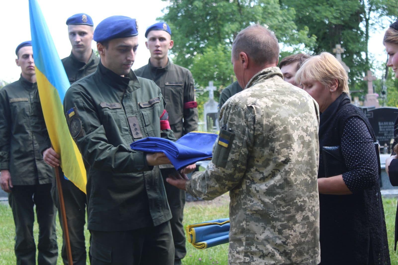 Новини Тернополя - фото з На Тернопільщині попрощалися з військовим Святославом Струсом