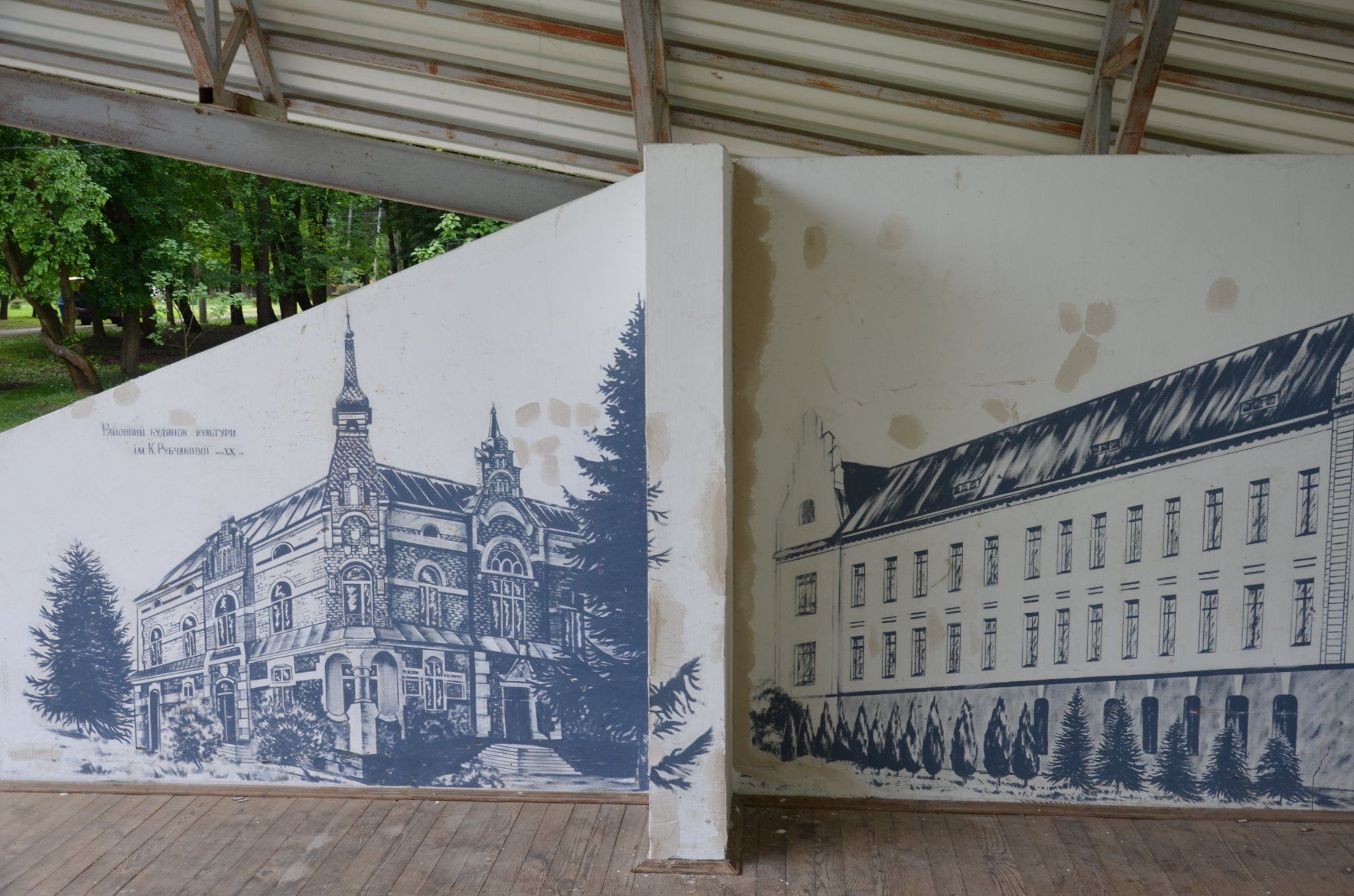 Новини Тернополя - фото з В Чорткові хулігани понищили сцену в парку (ФОТО)