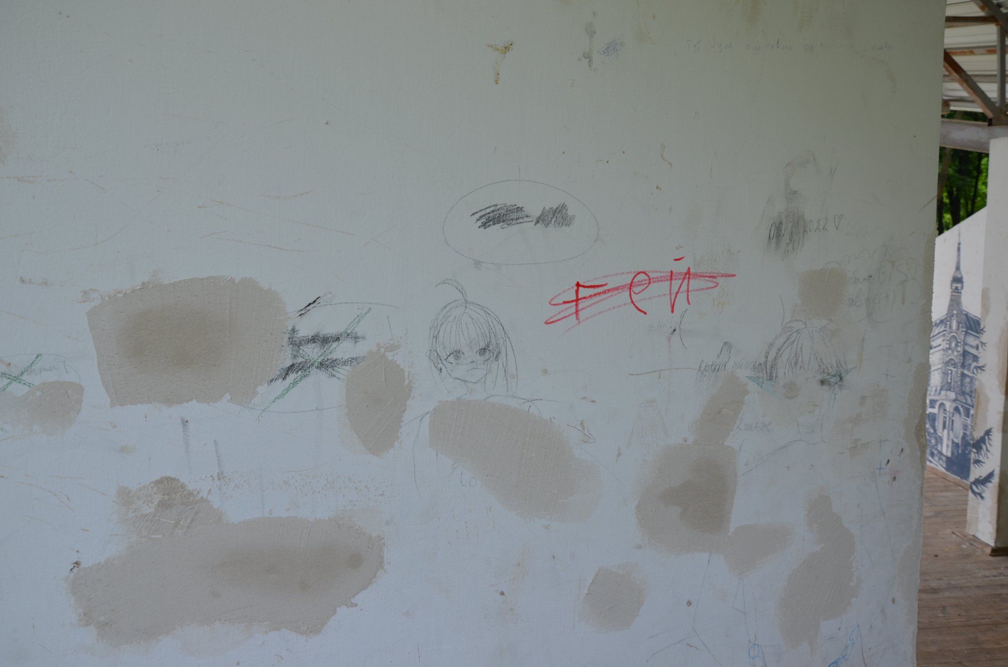 Новини Тернополя - фото з В Чорткові хулігани понищили сцену в парку (ФОТО)