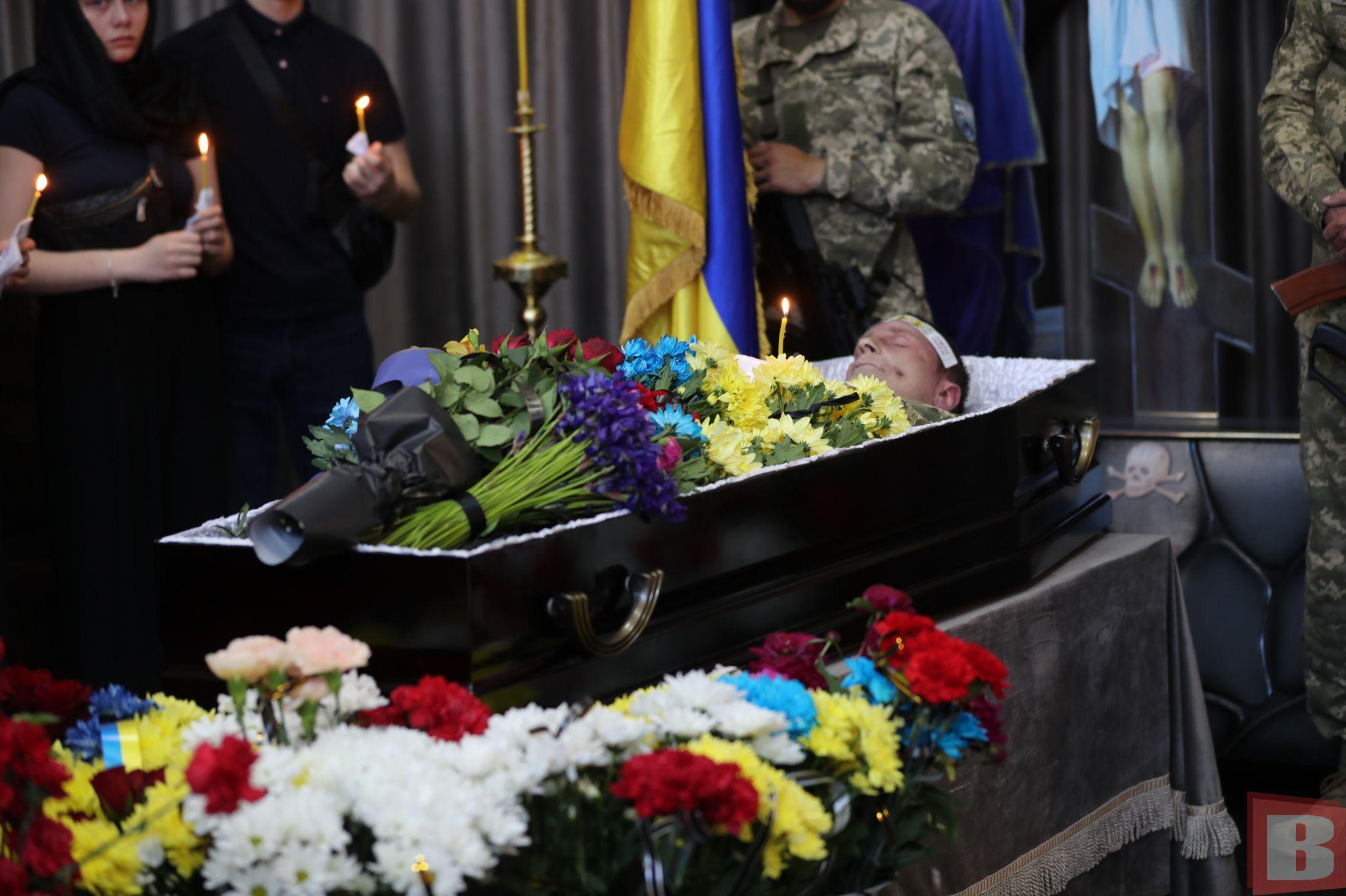 Новини Хмельницького - фото з «Хотів миру й спокою»: хмельничани попрощалися з військовим Сергієм Новіковим (ФОТО)