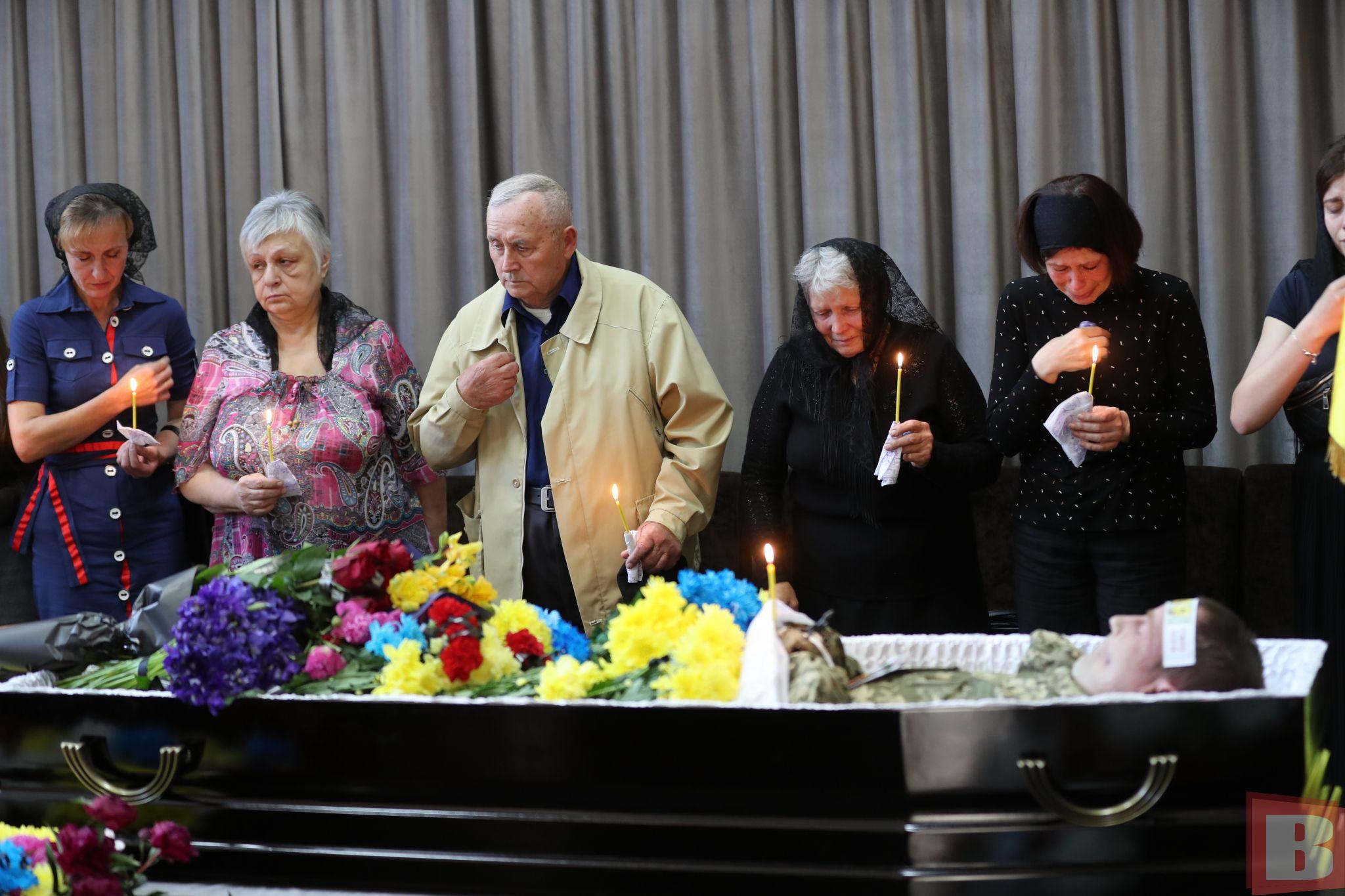 Новини Хмельницького - фото з «Хотів миру й спокою»: хмельничани попрощалися з військовим Сергієм Новіковим (ФОТО)