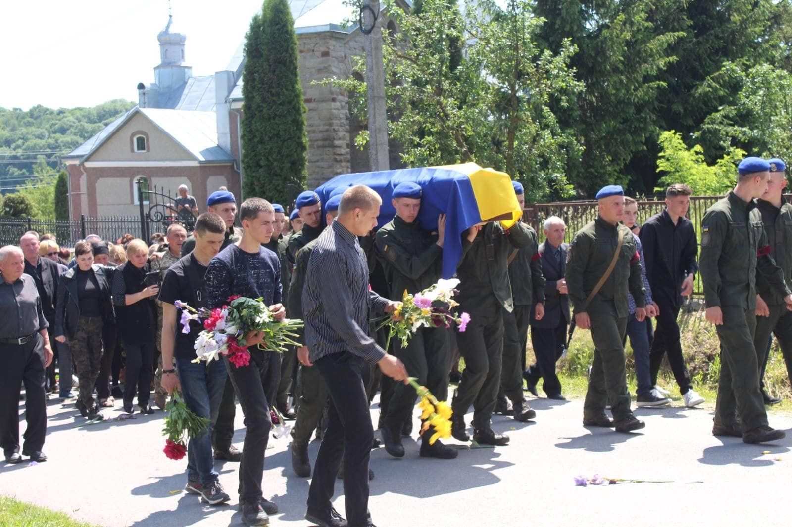 Новини Тернополя - фото з На Тернопільщині попрощалися з військовим Святославом Струсом